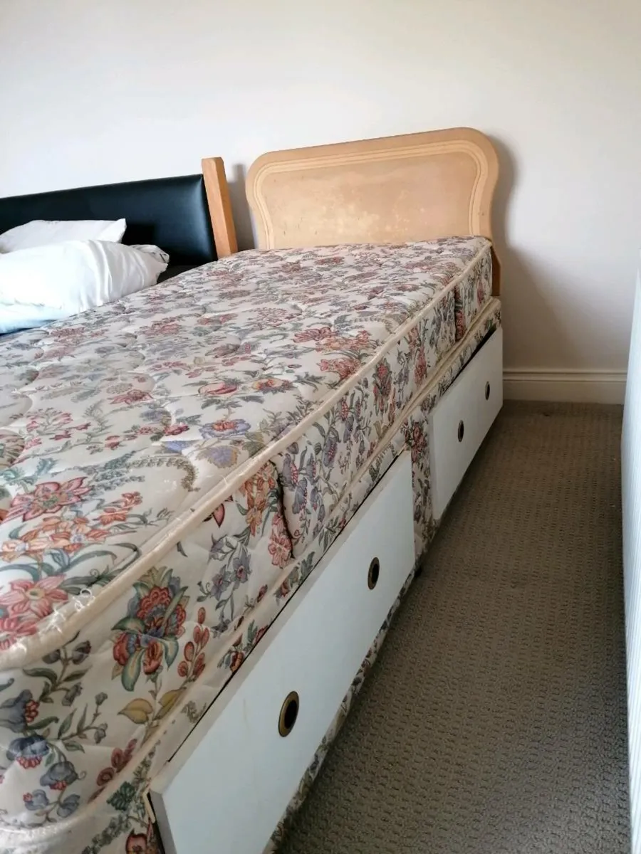 Single bed and mattress - Image 1