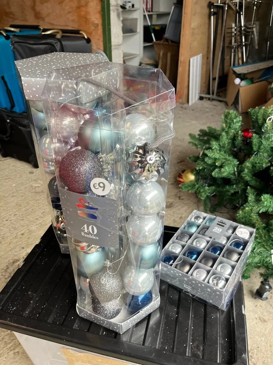 Christmas tree baubles - Image 1