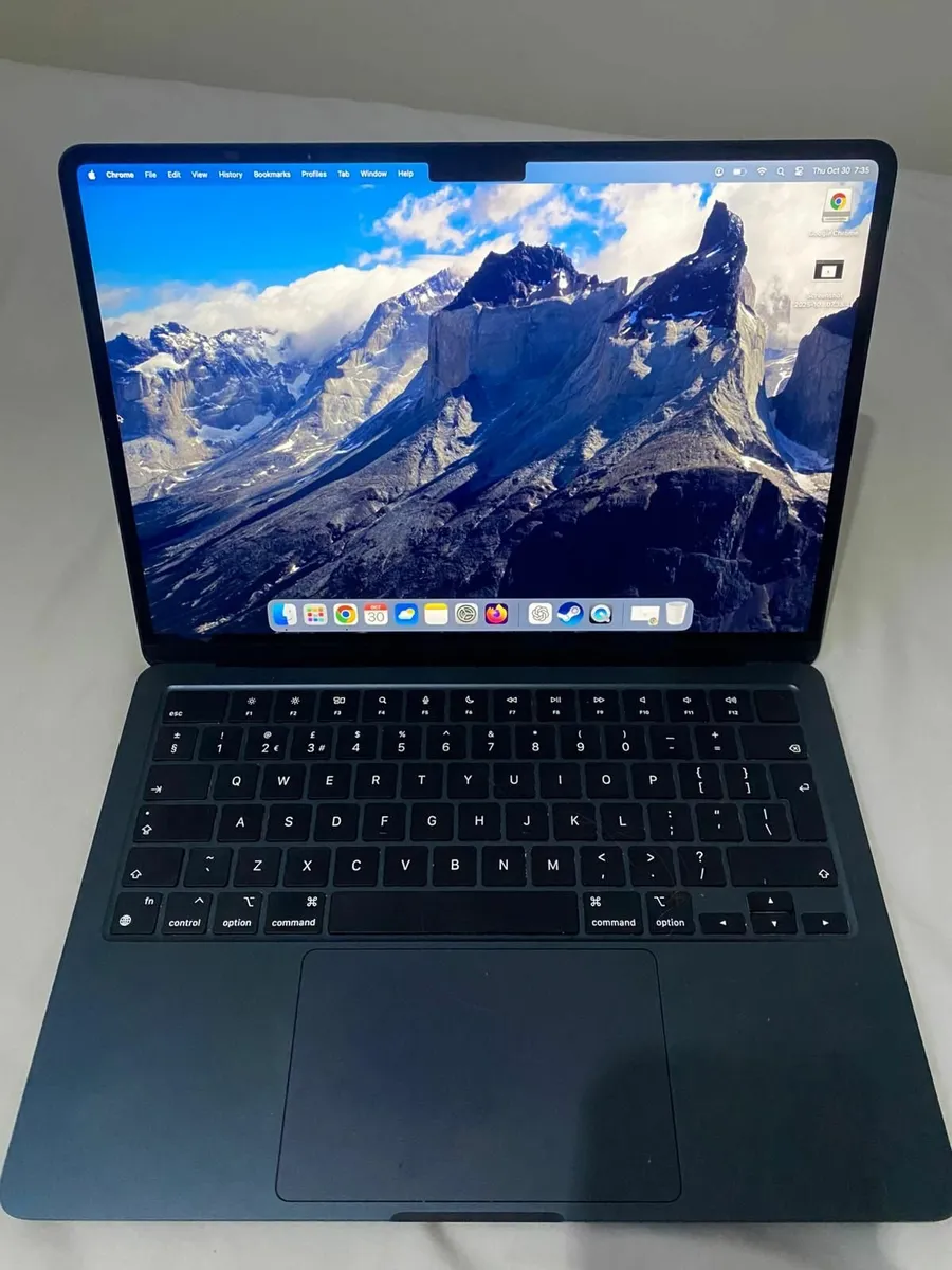 Macbook Air M2 2022 - Image 1
