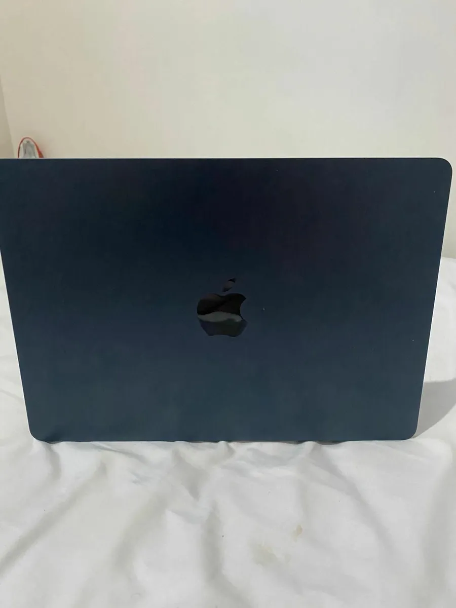 Macbook Air M2 2022 - Image 4