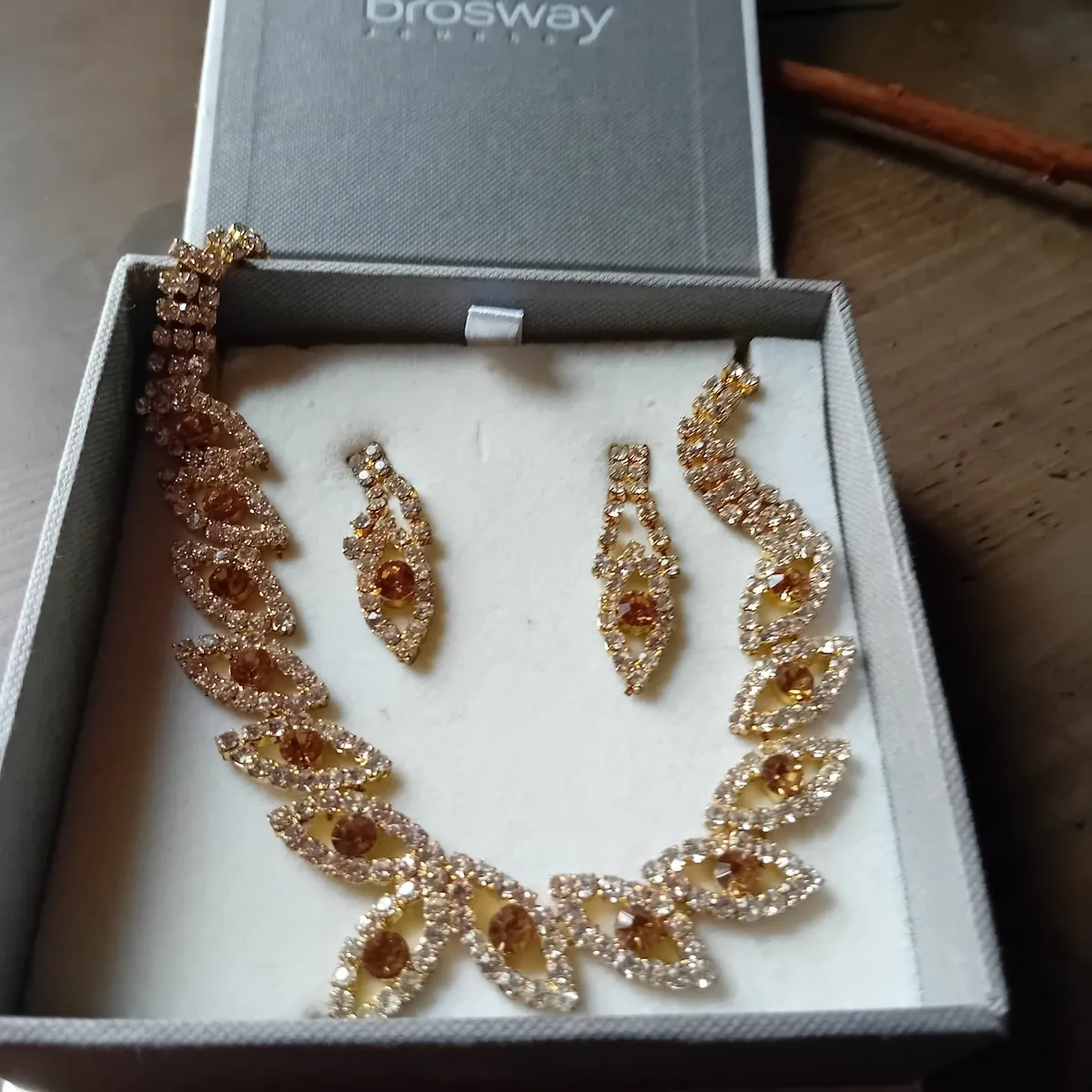 A lovely necklace set - Image 2