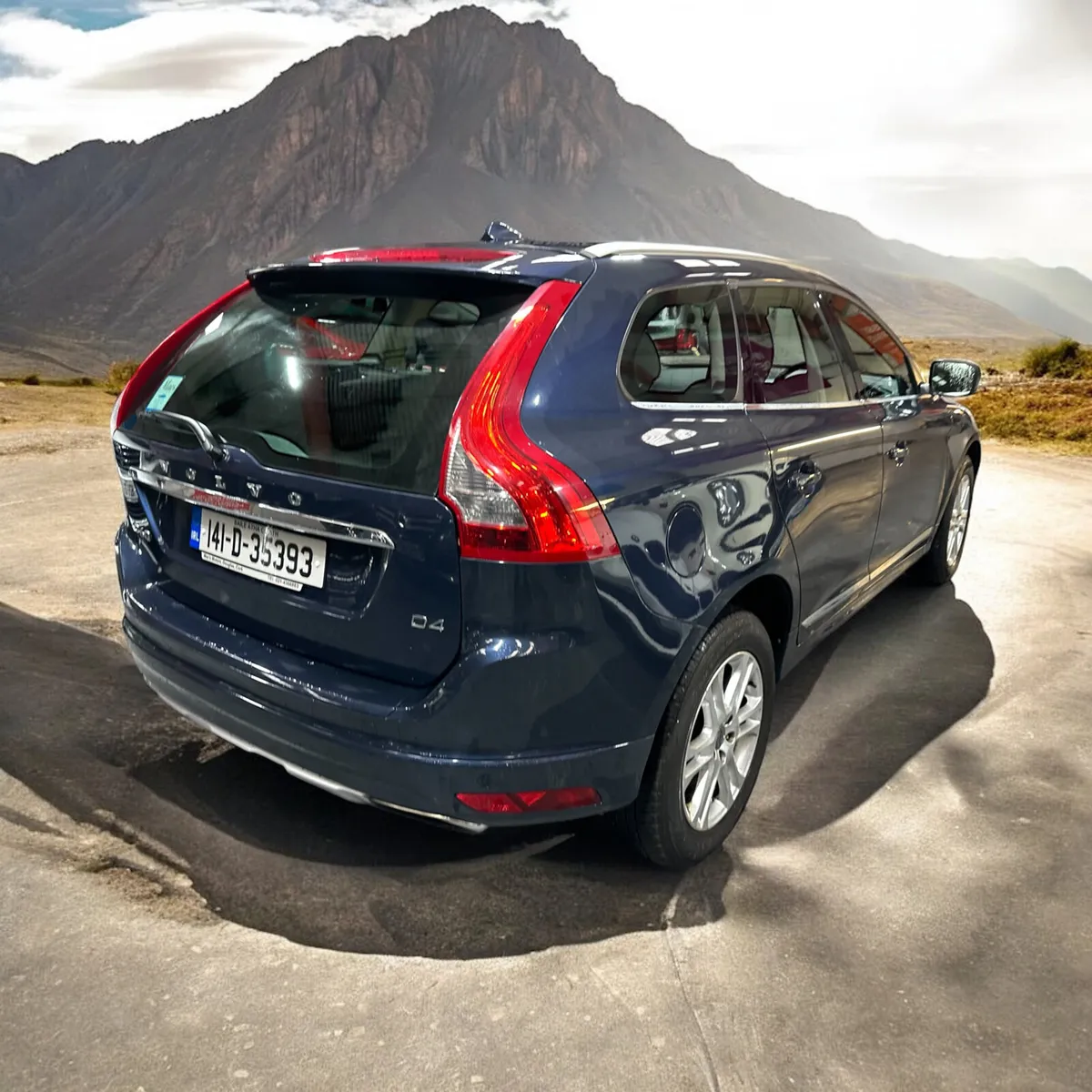 2014 Volvo XC60 D4 (181hp) FWD SE Lux Leather - Image 2