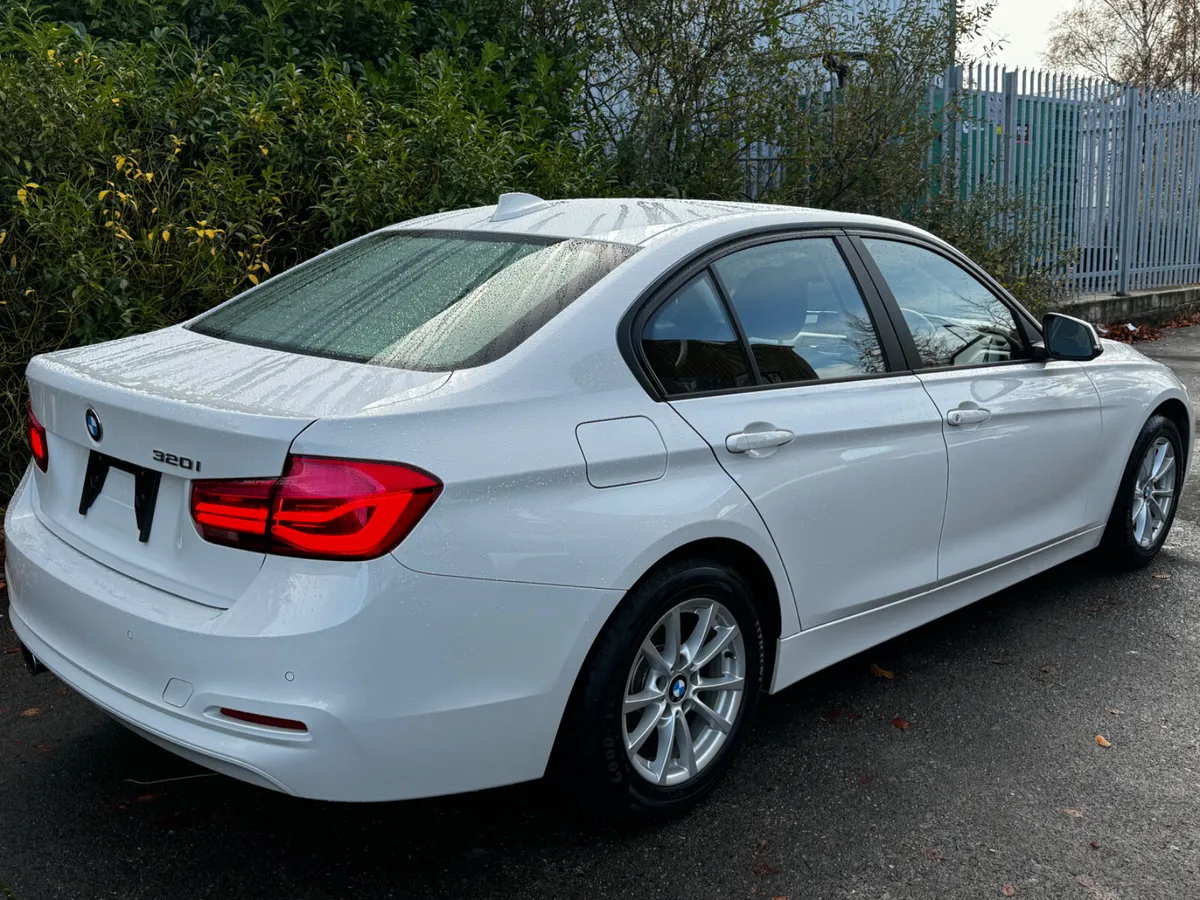 2017 BMW 3 series 320i Low mileage - Image 3