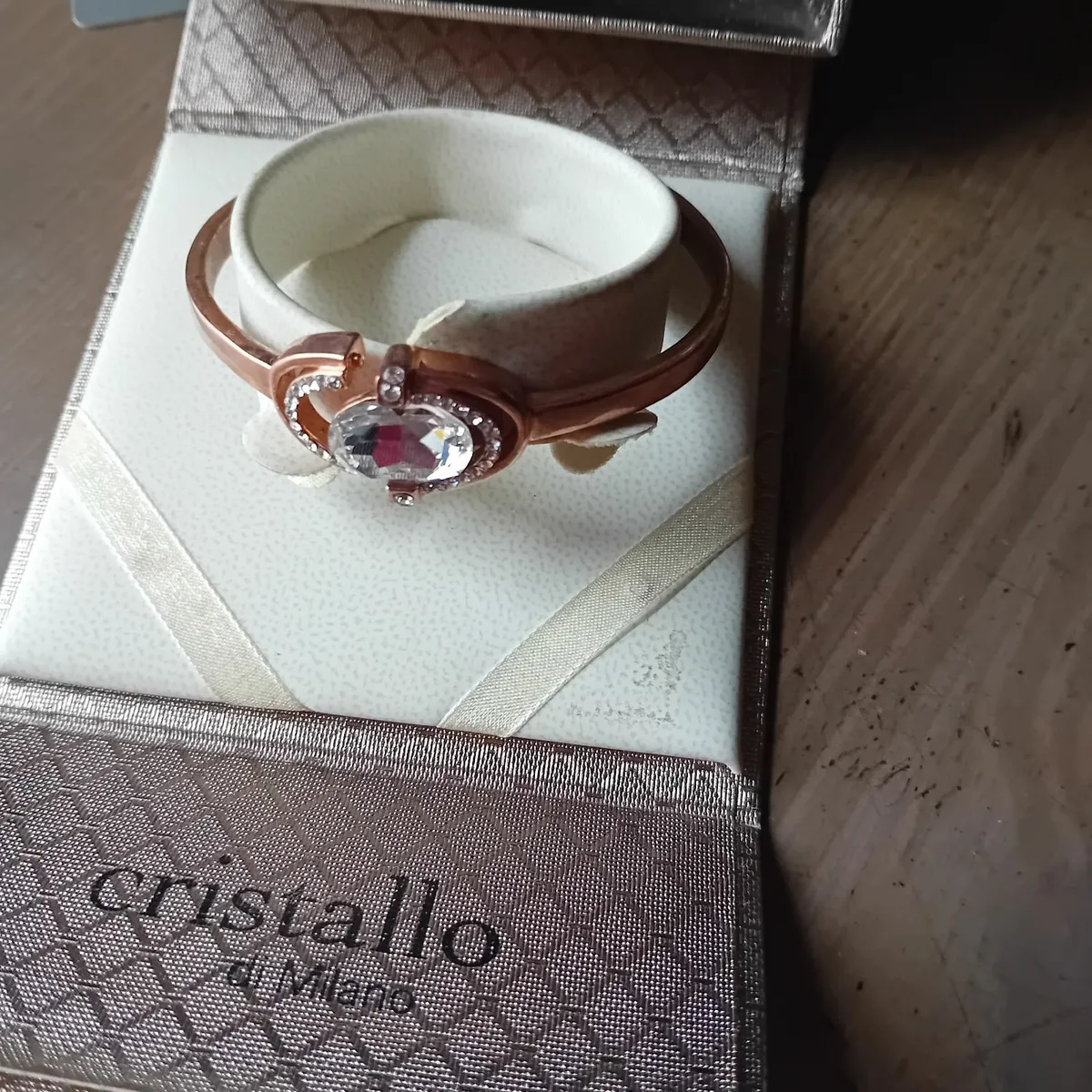 A lovely bracelet in it's own box - Image 2