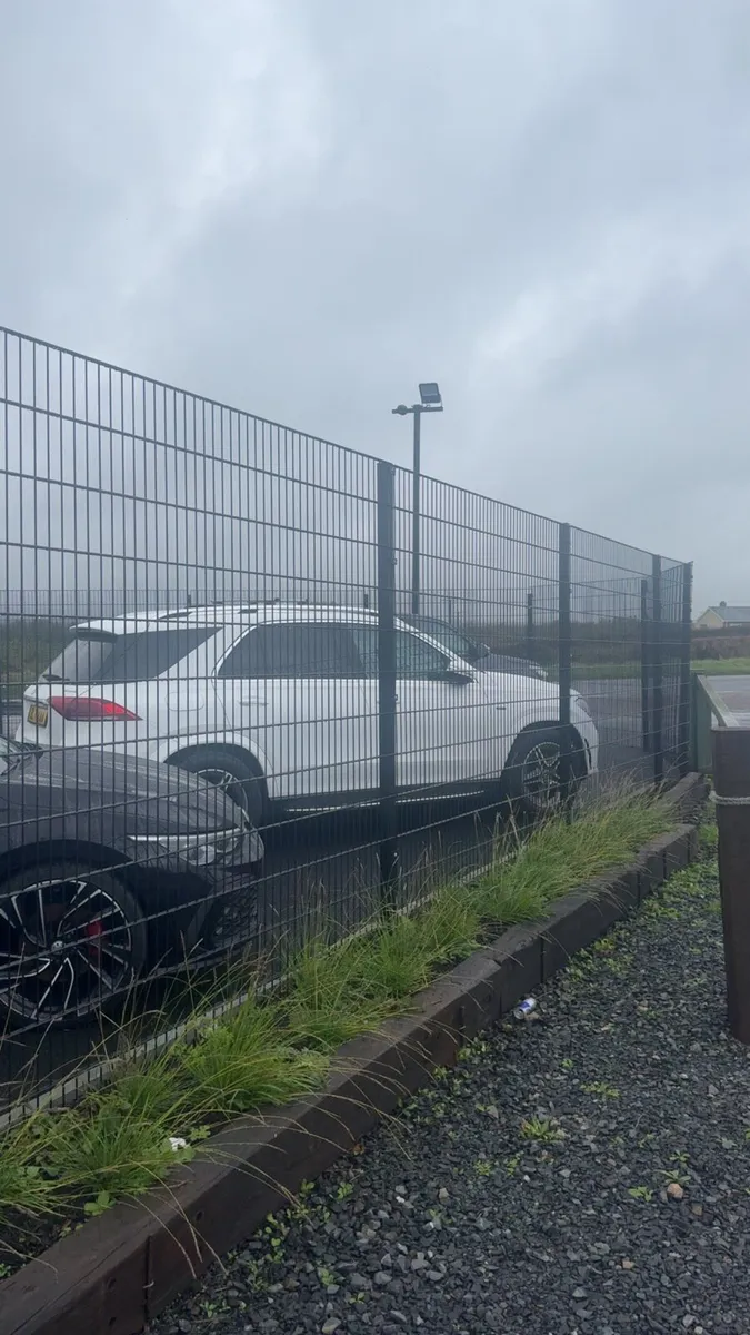 V MESH FENCING - Image 1