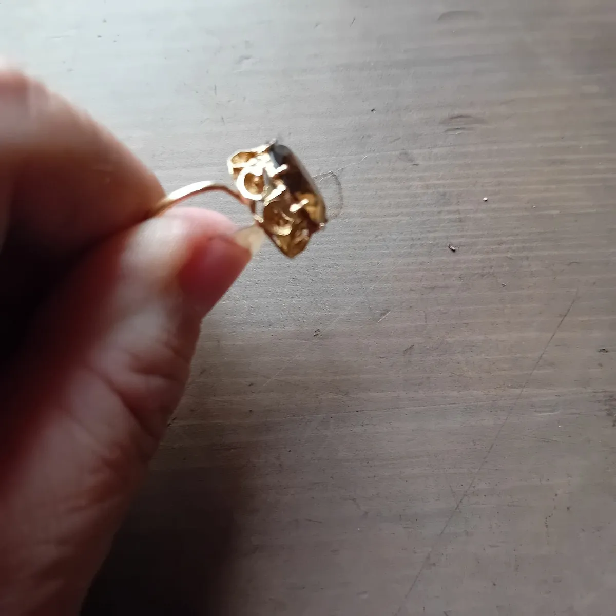 A lovely 9 CT Gold Ring - Image 4