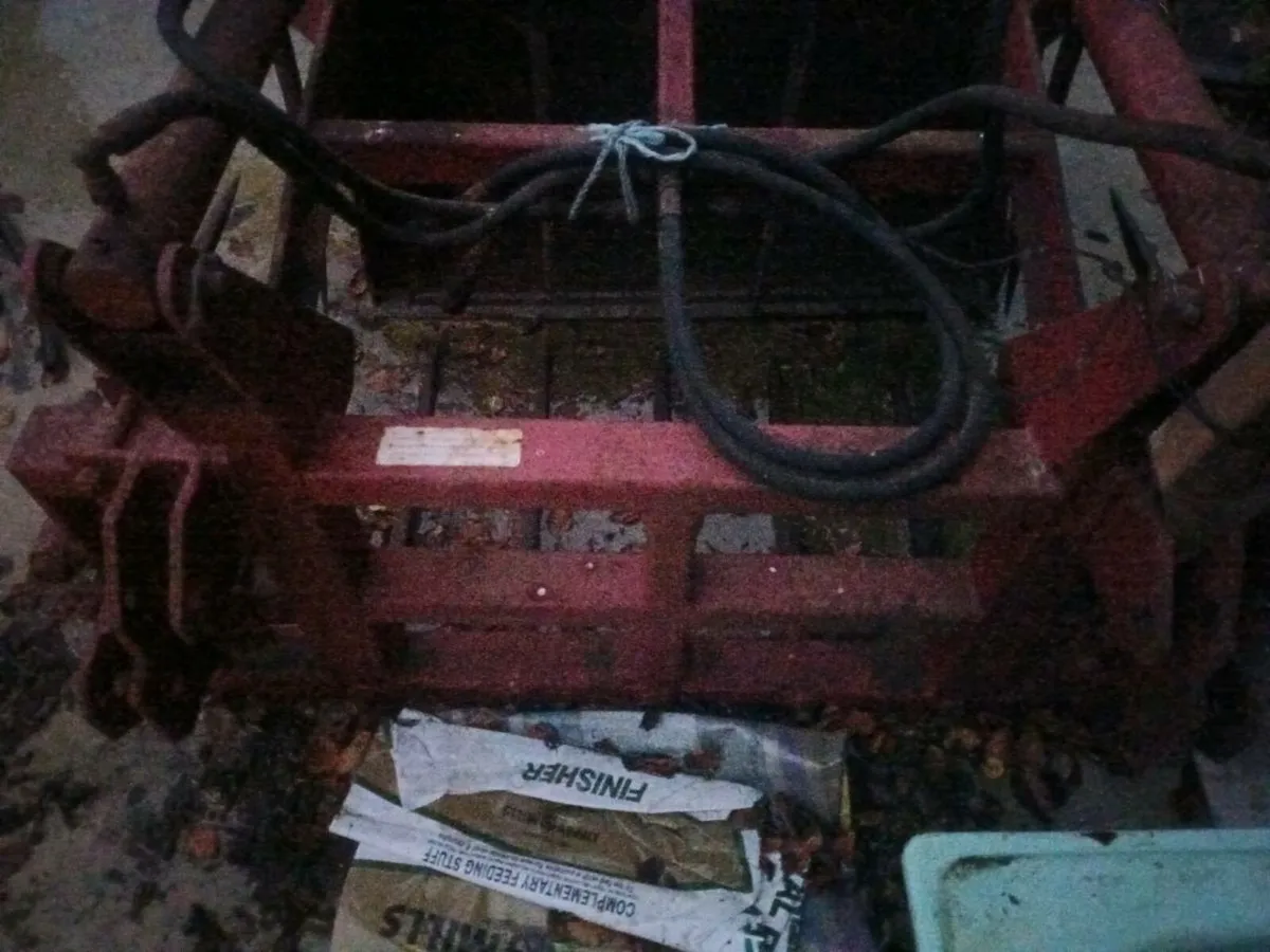 Silage grab & bucket - Image 2