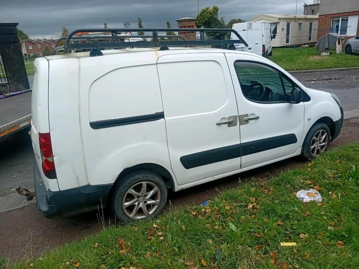 2013 citroen berlingo lwb 3 seater turning over - Image 2