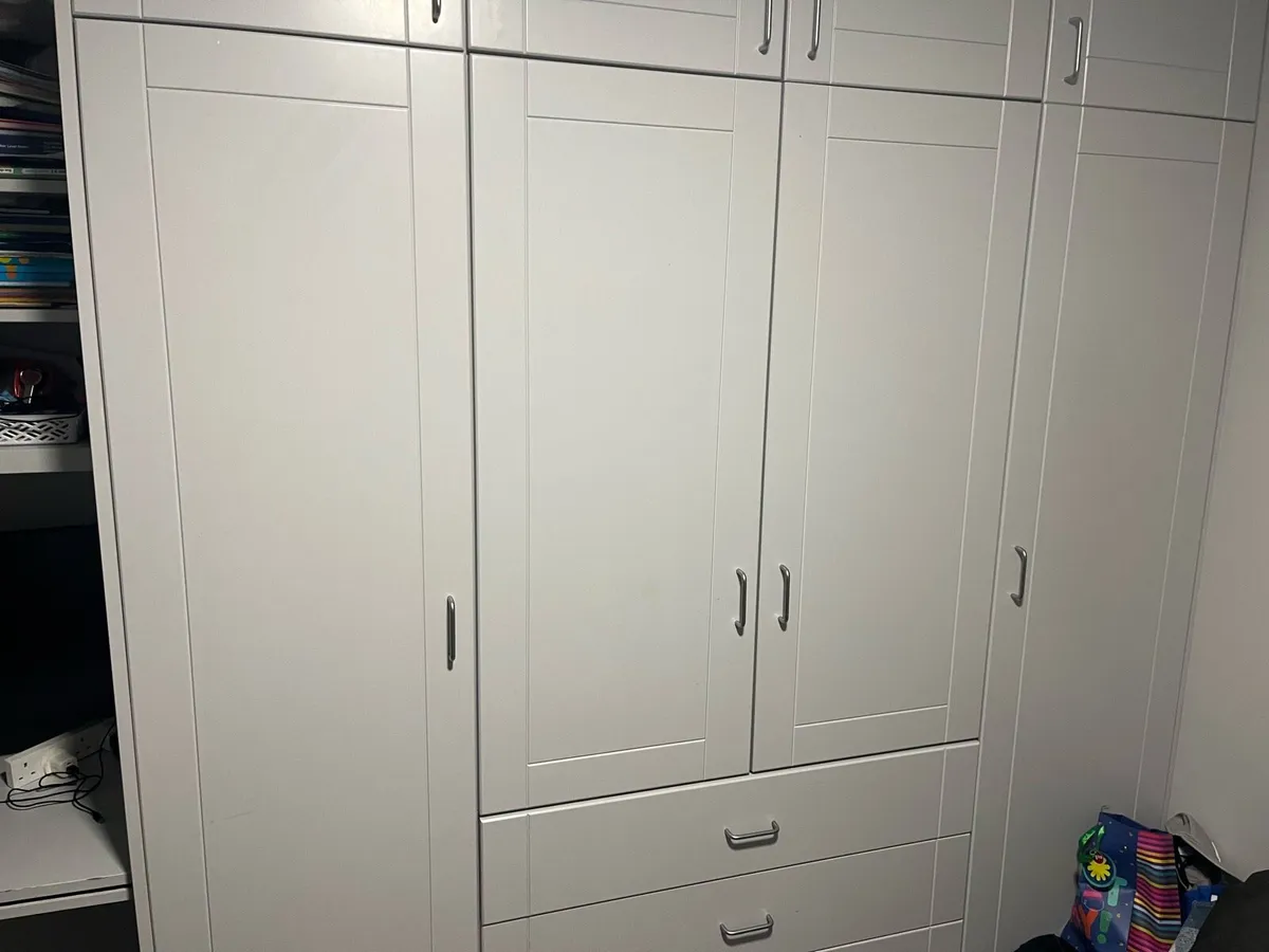 Fitted wardrobe study area - Image 1