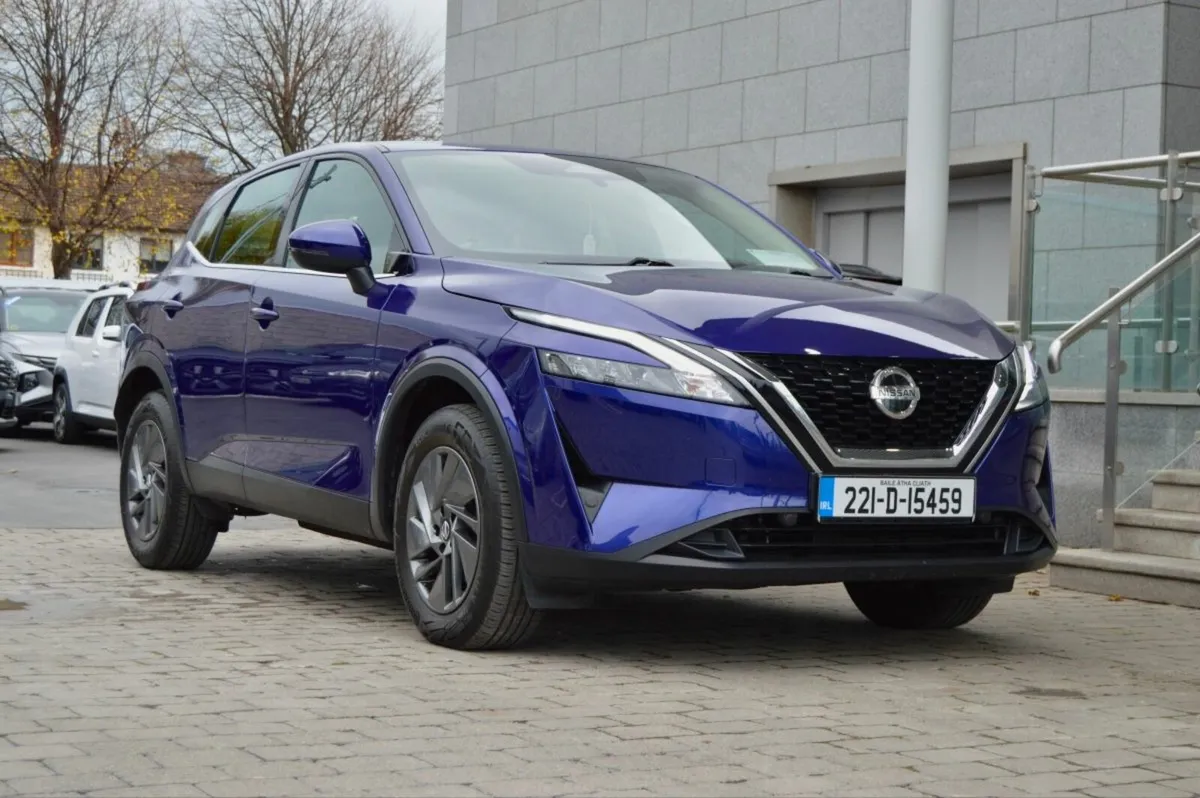 Nissan Qashqai 1.3 PET MILD HYBRID SV CVT - Image 1