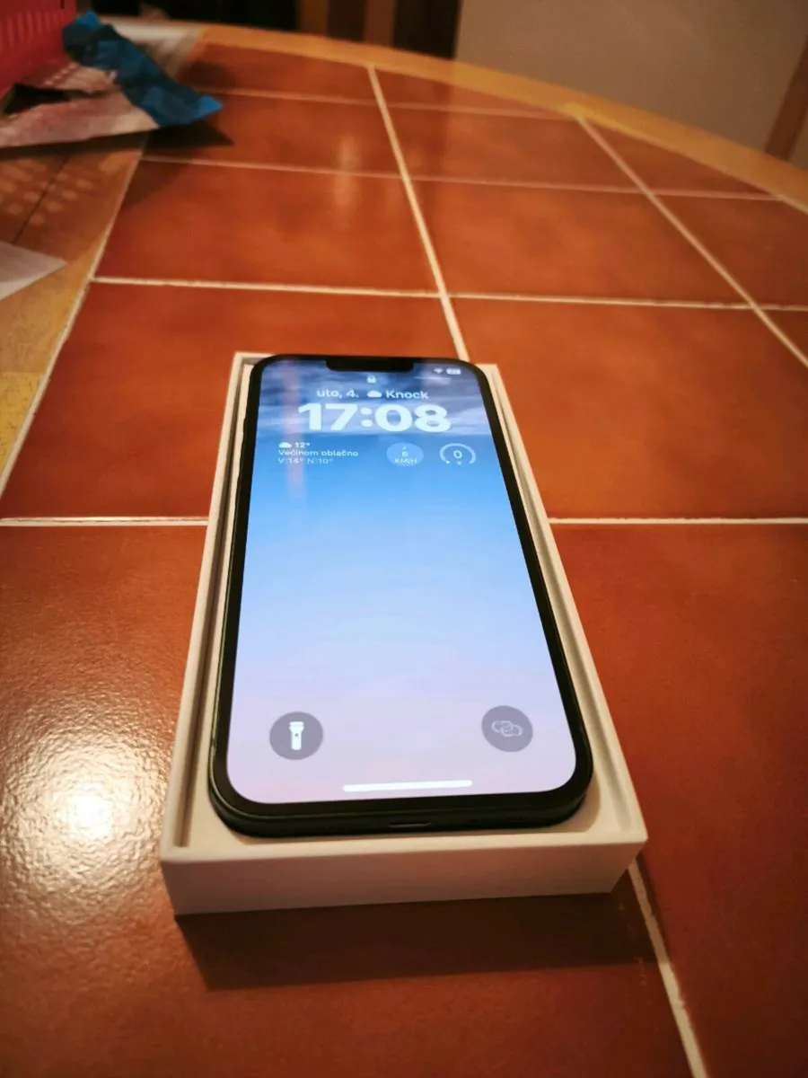 Iphone 13 Green - Image 2