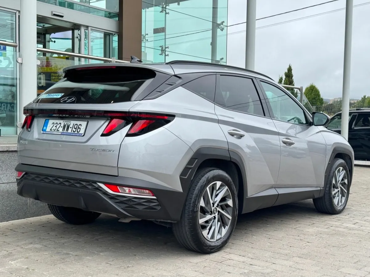 Hyundai Tucson 2WD Executive, Black Leather - Image 4