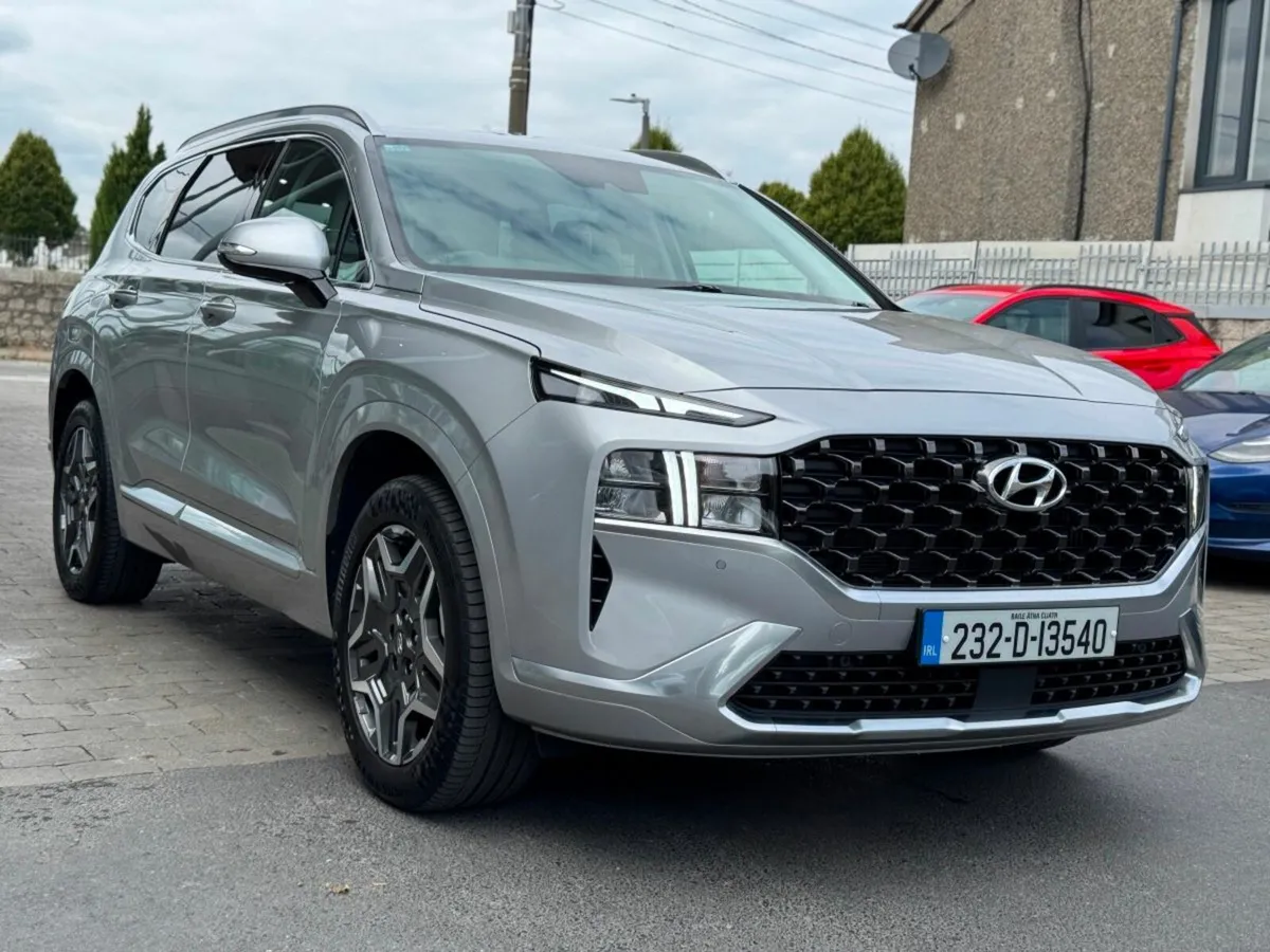 Hyundai Santa Fe 1.6 PHEV 4WD Executive Plus Auto - Image 4