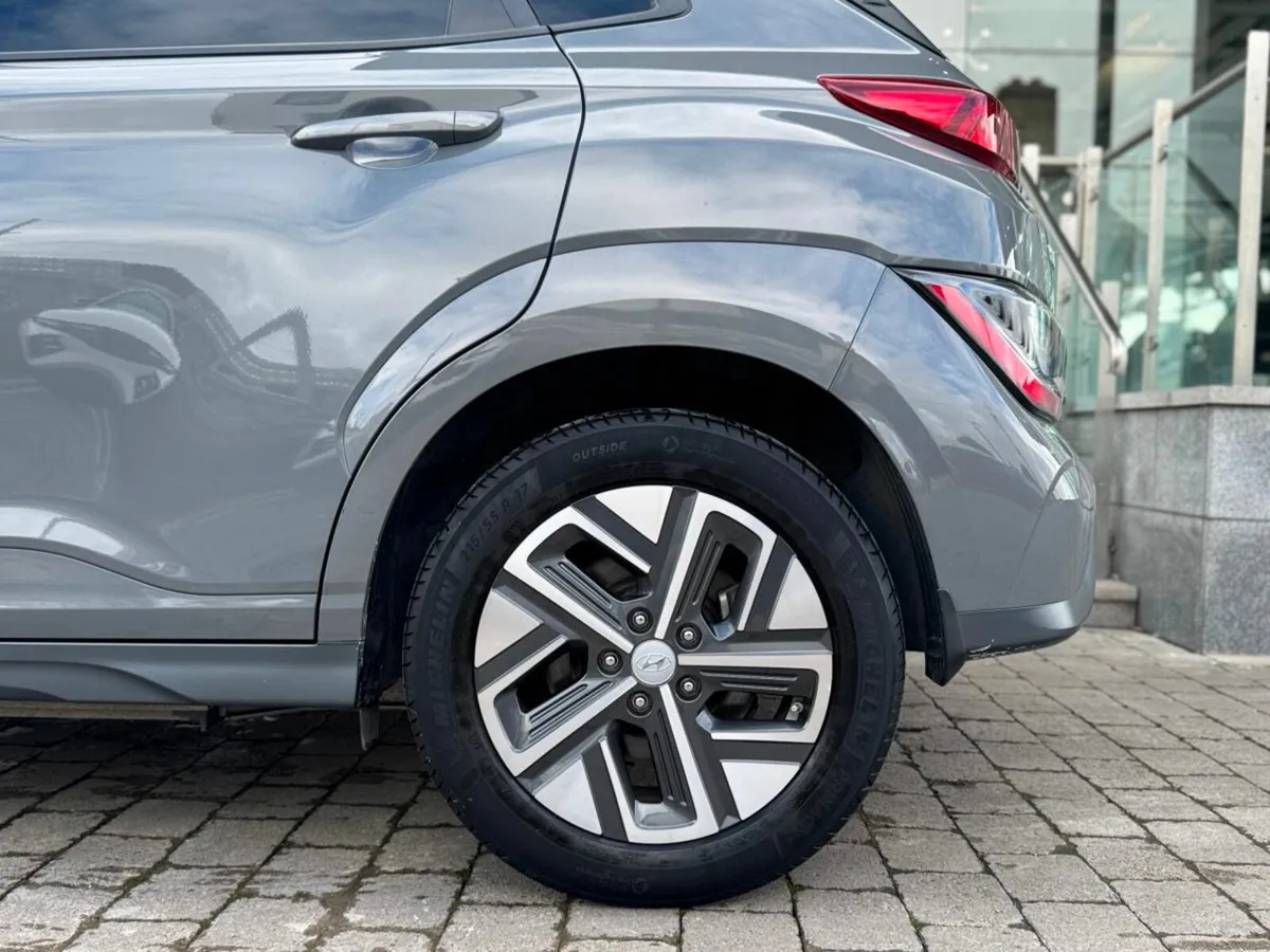 Hyundai KONA Kona EV Executive 39 kWh - Image 4