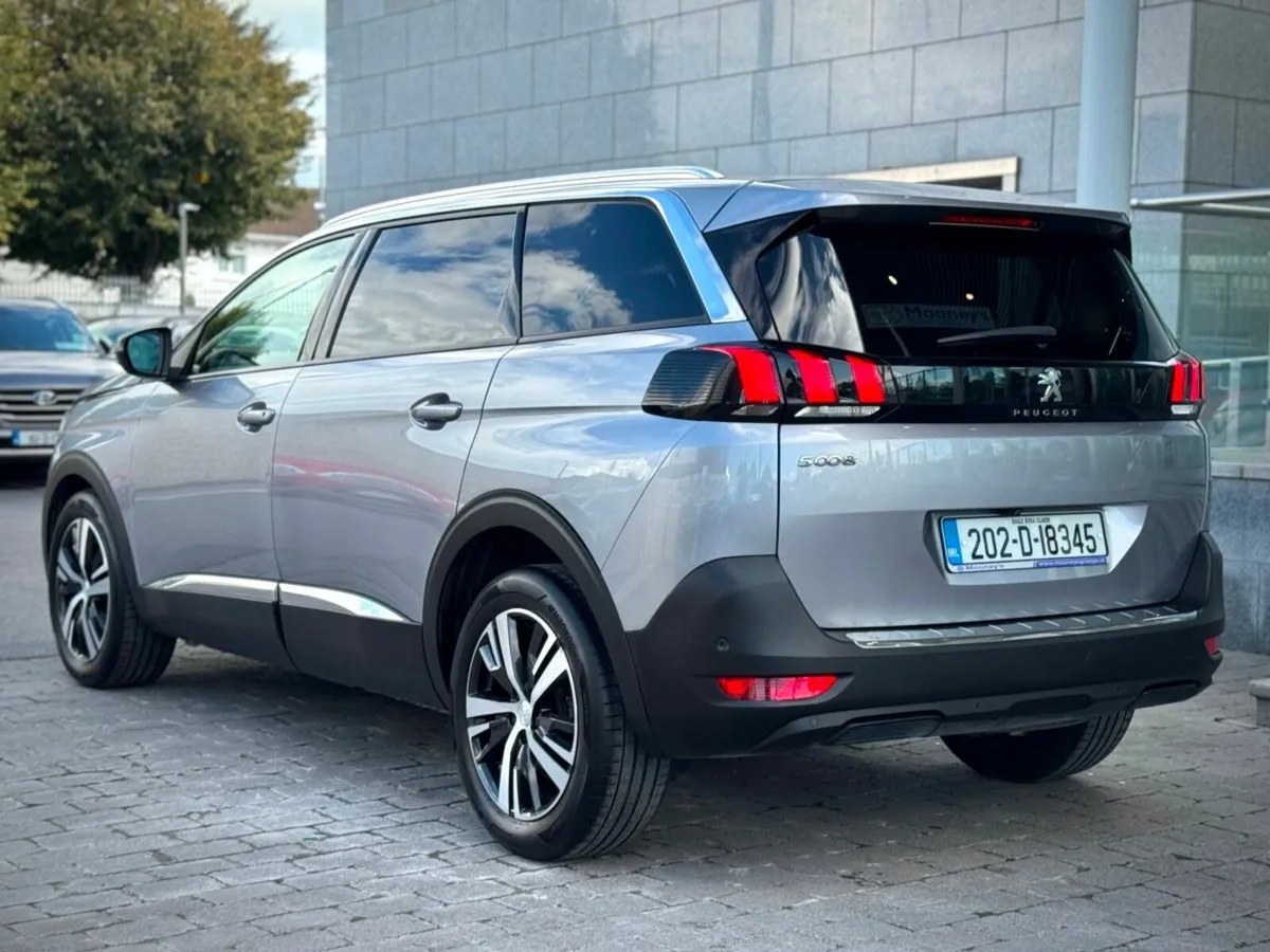 Peugeot 5008 1.2 PureTech 130bhp Allure - Image 3