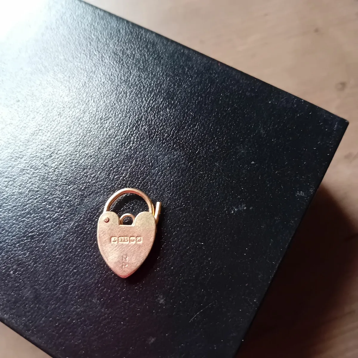 9 CT Gold lock - Image 1