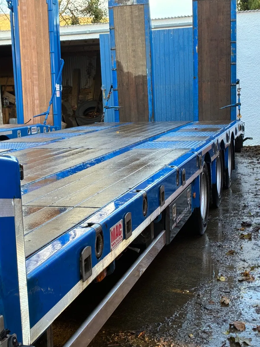 Low loader - Image 1