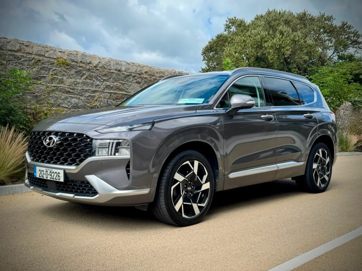 Hyundai Santa Fe 1.6 PHEV 4WD Executive Plus Auto - Image 3