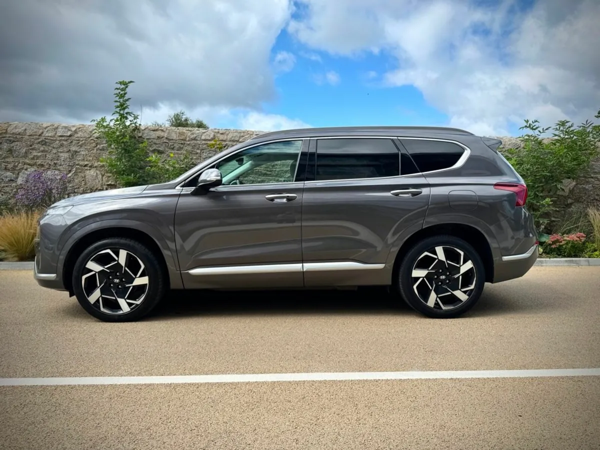 Hyundai Santa Fe 1.6 PHEV 4WD Executive Plus Auto - Image 4