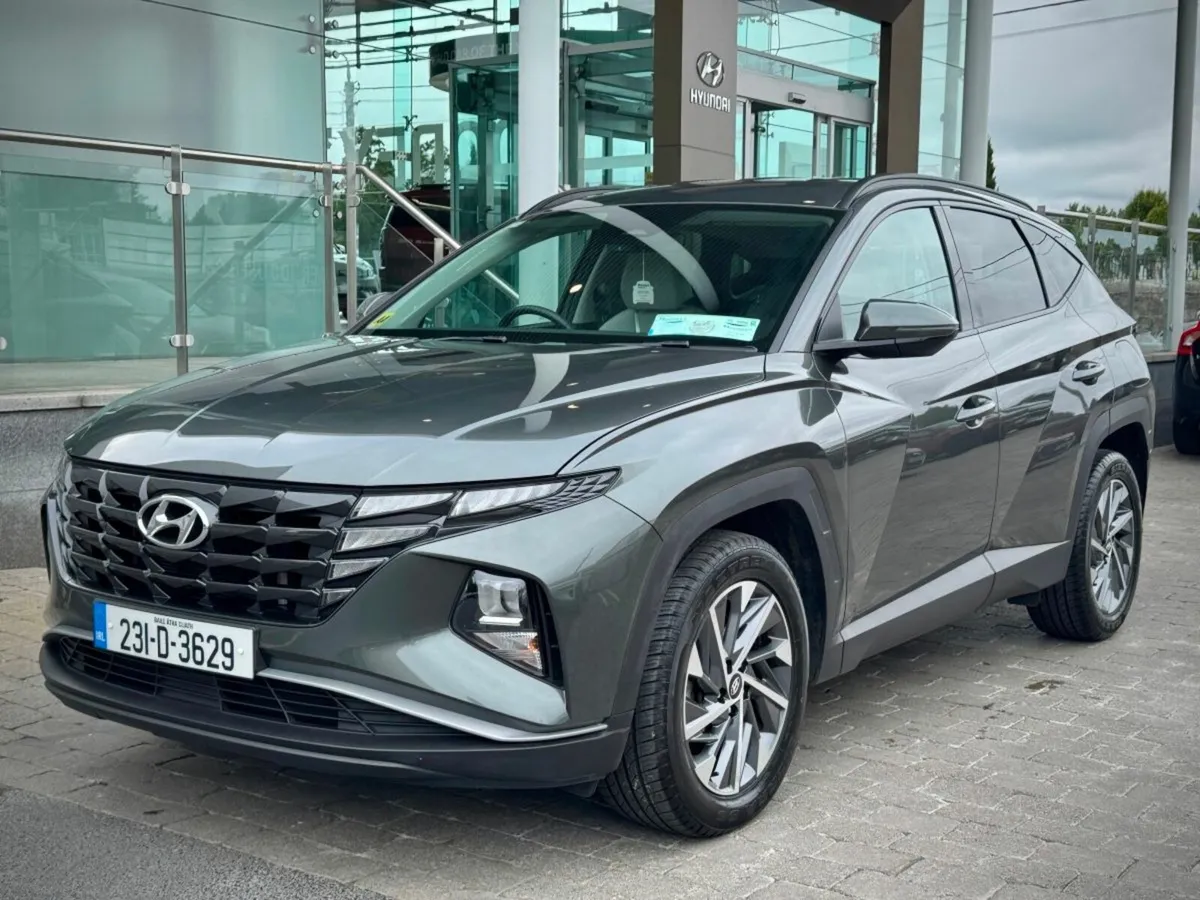 Hyundai Tucson 2WD Executive, Grey Leather , Low M - Image 1