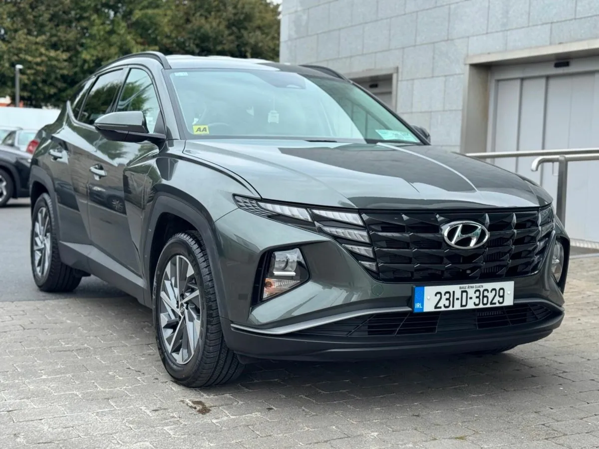 Hyundai Tucson 2WD Executive, Grey Leather , Low M - Image 3