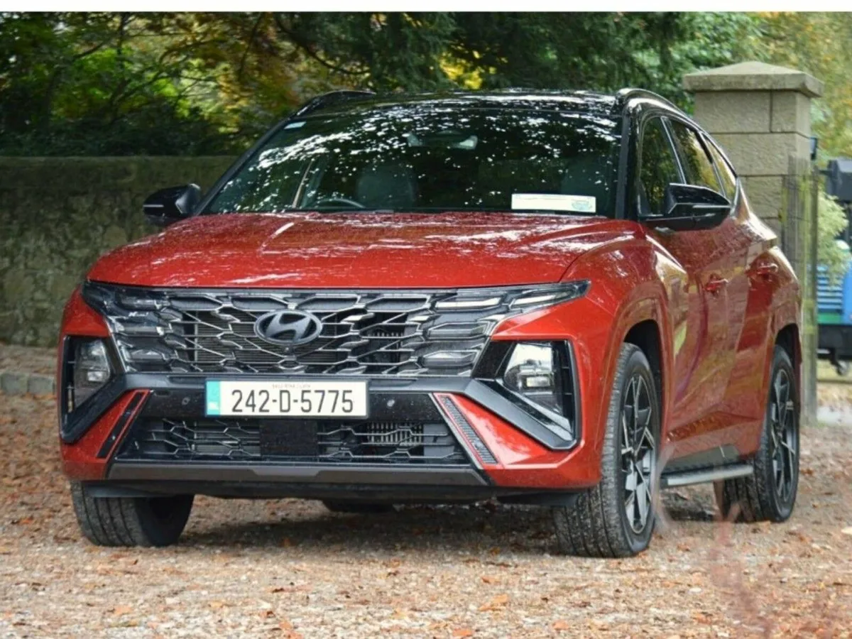 Hyundai Tucson Executive Phev N-Line 4WD side step - Image 1