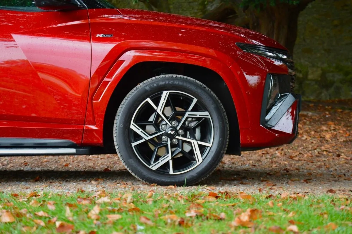 Hyundai Tucson Executive Phev N-Line 4WD side step - Image 4