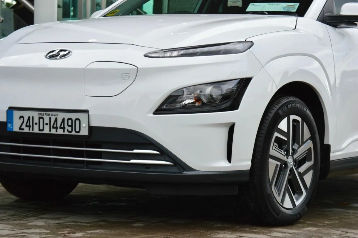 Hyundai KONA Kona EV Executive 39 kWh - Image 3