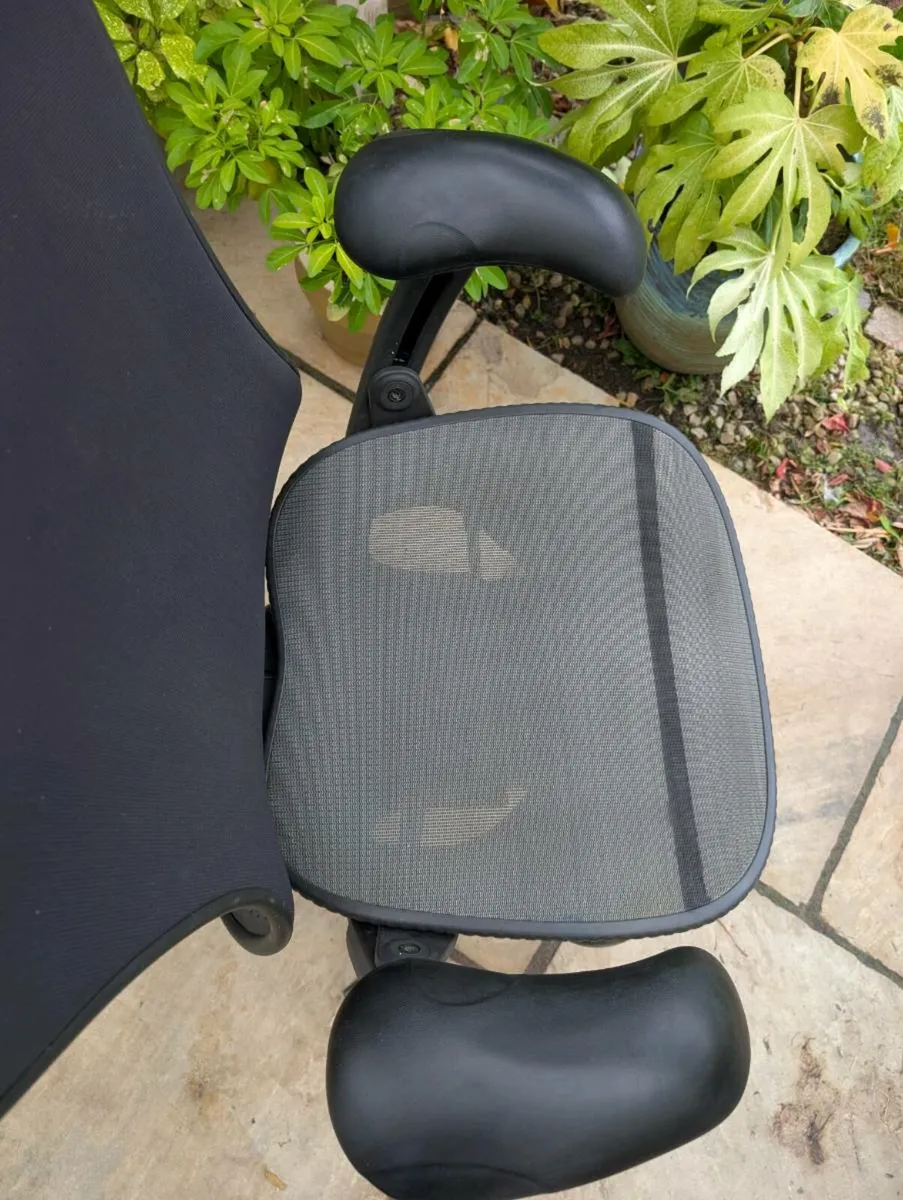 Ergonomic office chair - Image 2