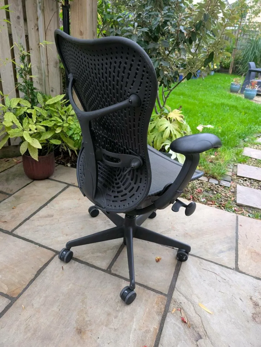 Ergonomic office chair - Image 4