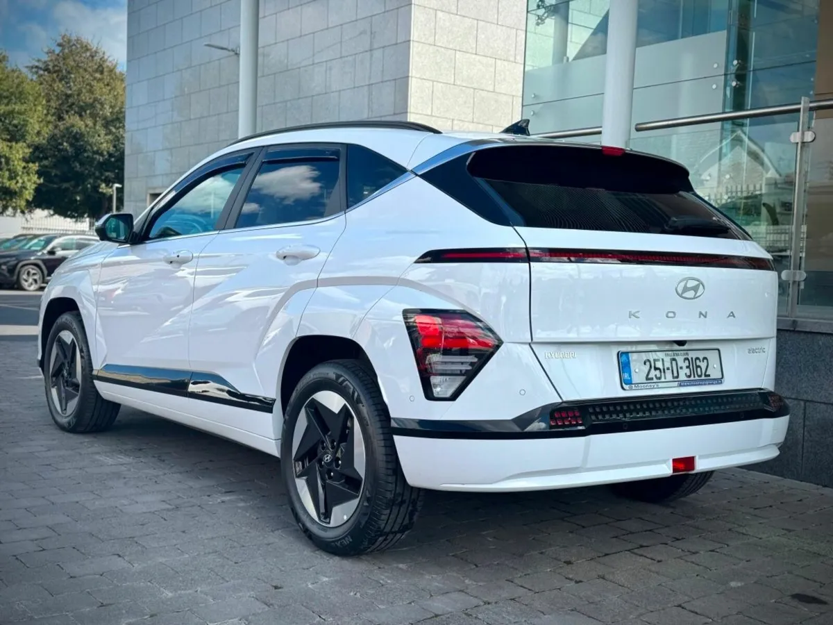 Hyundai KONA Kona EV Platinum  65kWh, DEMO SALE - Image 3