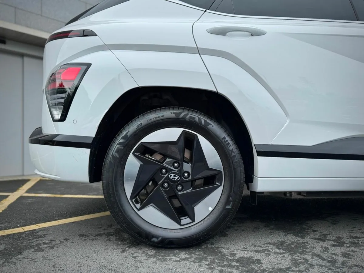 Hyundai KONA Kona EV Platinum  65kWh, DEMO SALE - Image 4
