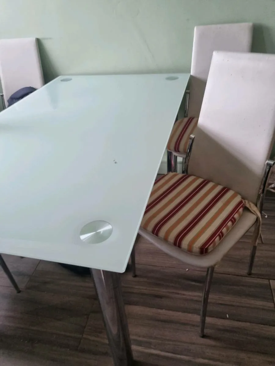 Table +4 chairs - Image 2