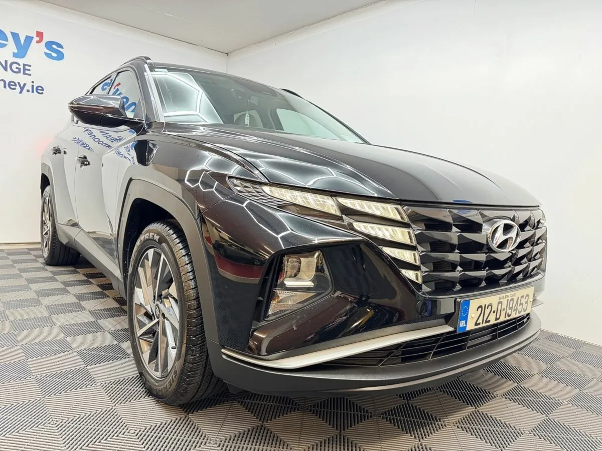 Hyundai Tucson 2WD Executive w.2 Tone Roof - Image 4