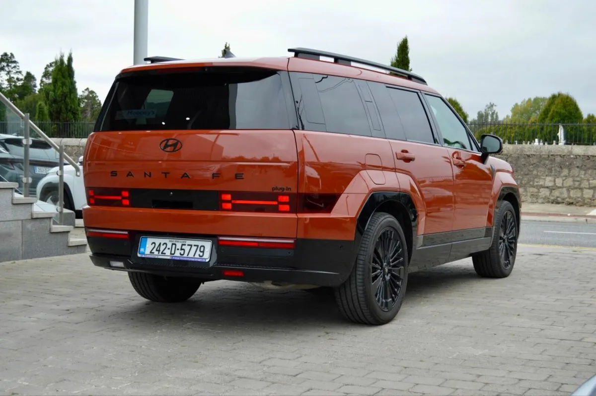 Hyundai Santa Fe 1.6 PHEV 4WD Calligraphy DEMO SAL - Image 3