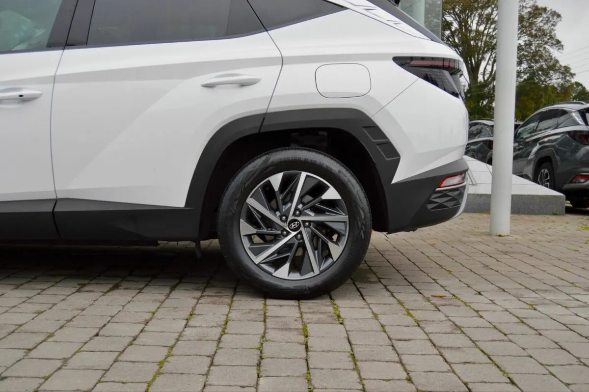 Hyundai Tucson 2WD Executive Plus, High Spec, Leat - Image 3