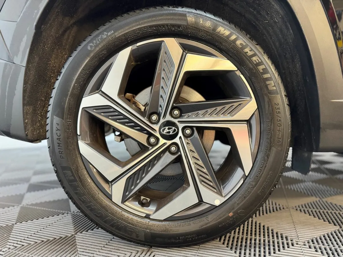 Hyundai Tucson 2WD Executive Plus HEV Auto, Grey L - Image 4