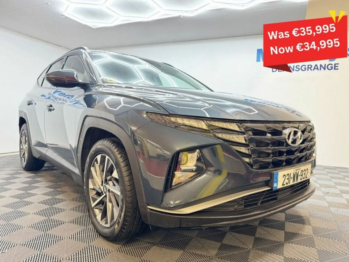 Hyundai Tucson 2WD Executive. One Previous Owner, - Image 1