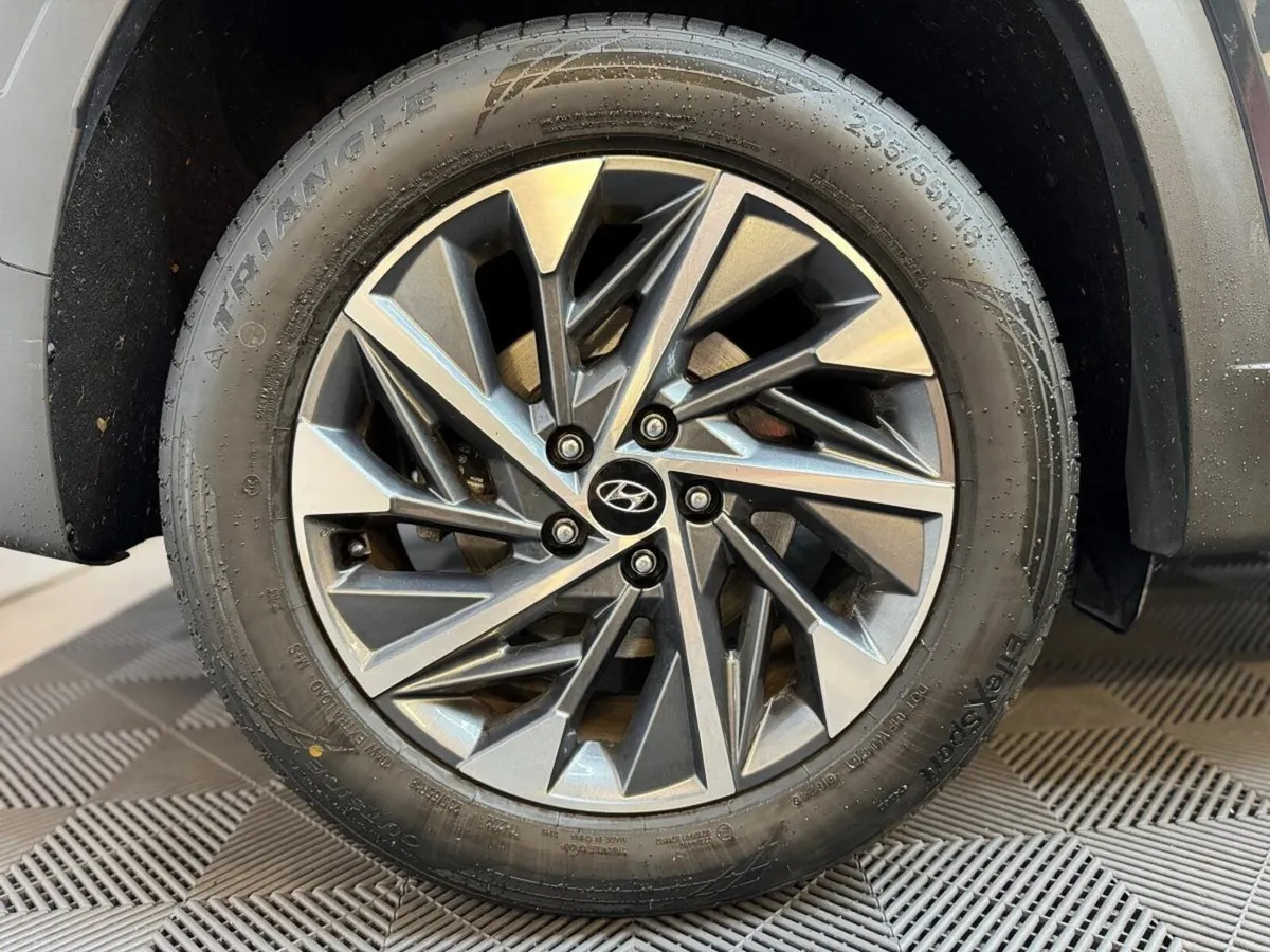 Hyundai Tucson 2WD Executive. One Previous Owner, - Image 4