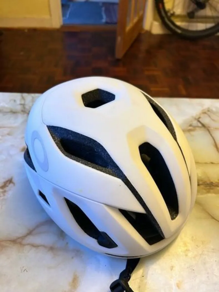 Oakley ARO5 Size M-L - Image 1