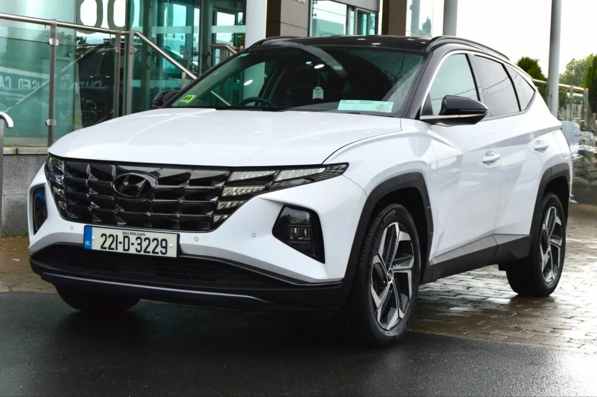 Hyundai Tucson 2WD Executive Plus HEV Auto 2 Tone - Image 3