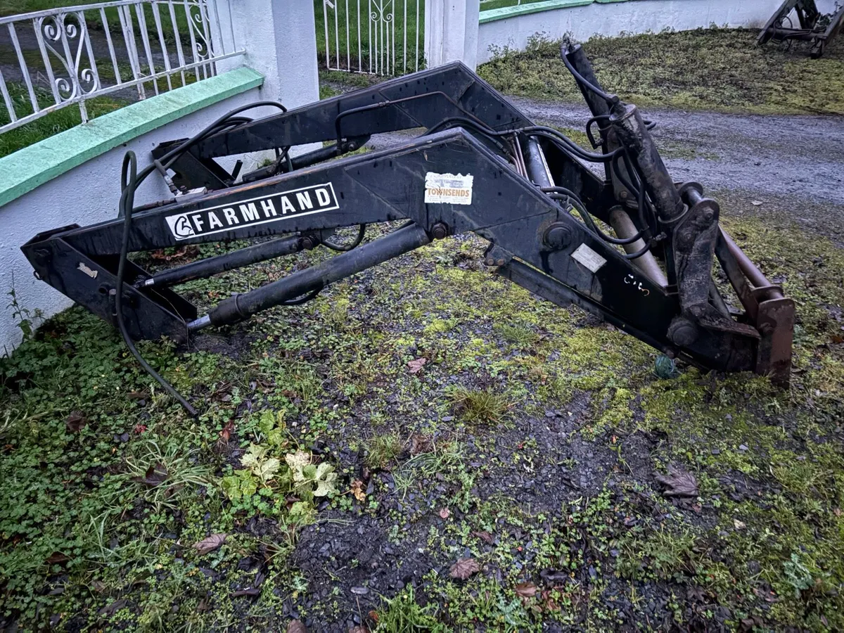 Farmhand Tractor loader - Image 1
