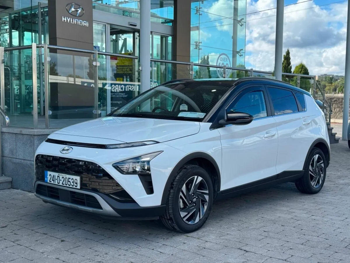 Hyundai Bayon Executive 5DR 2 Tone Black Roof - Image 4