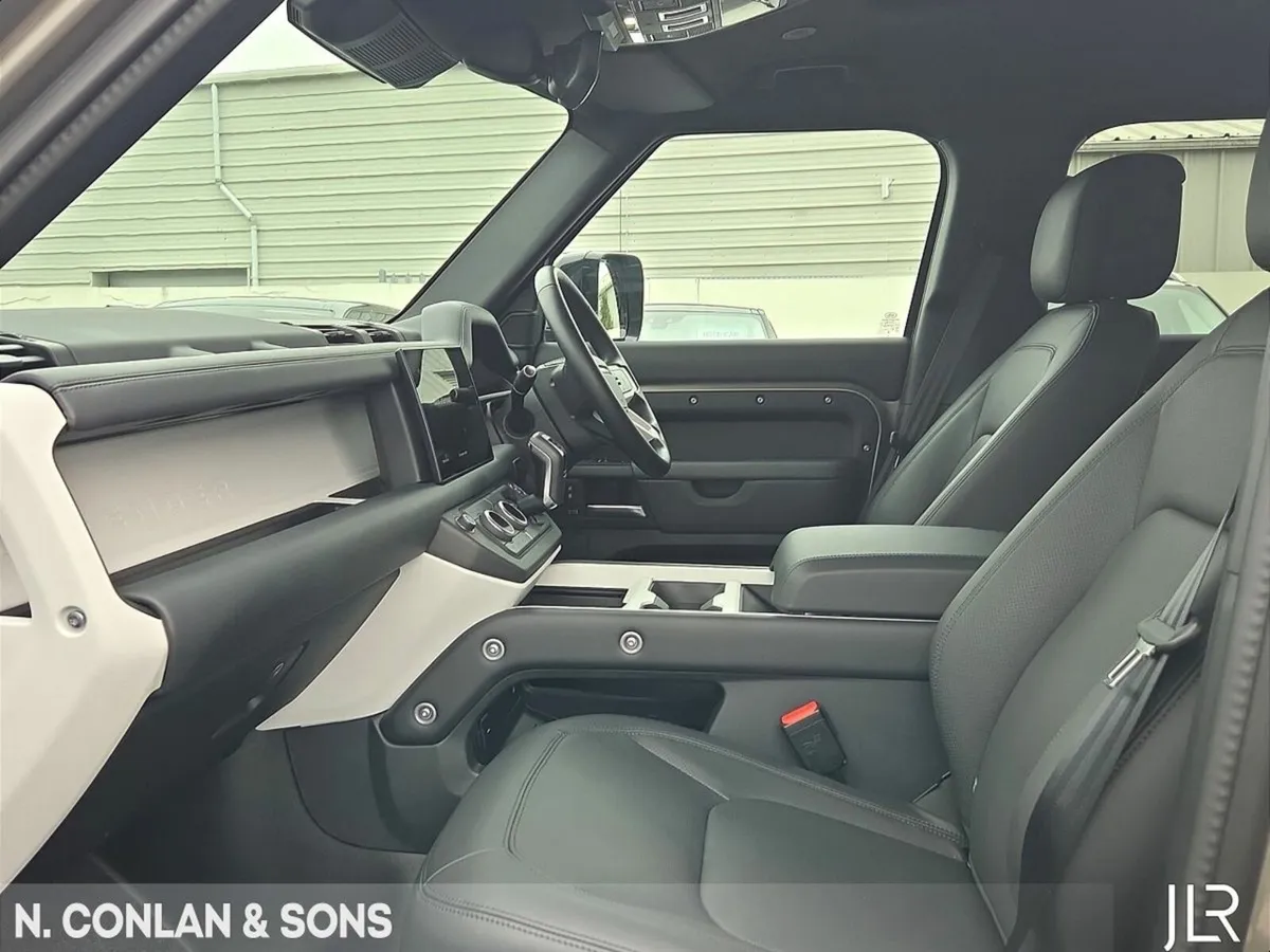 Land Rover Defender 110 PHEV X-DYNAMIC HSE *MAIN L - Image 3
