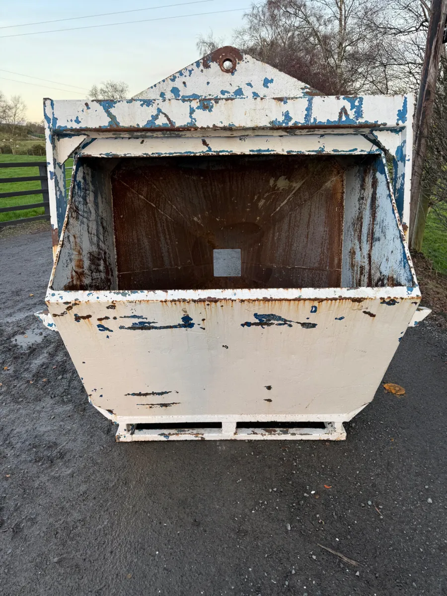 Concrete Skip Hopper - Image 4