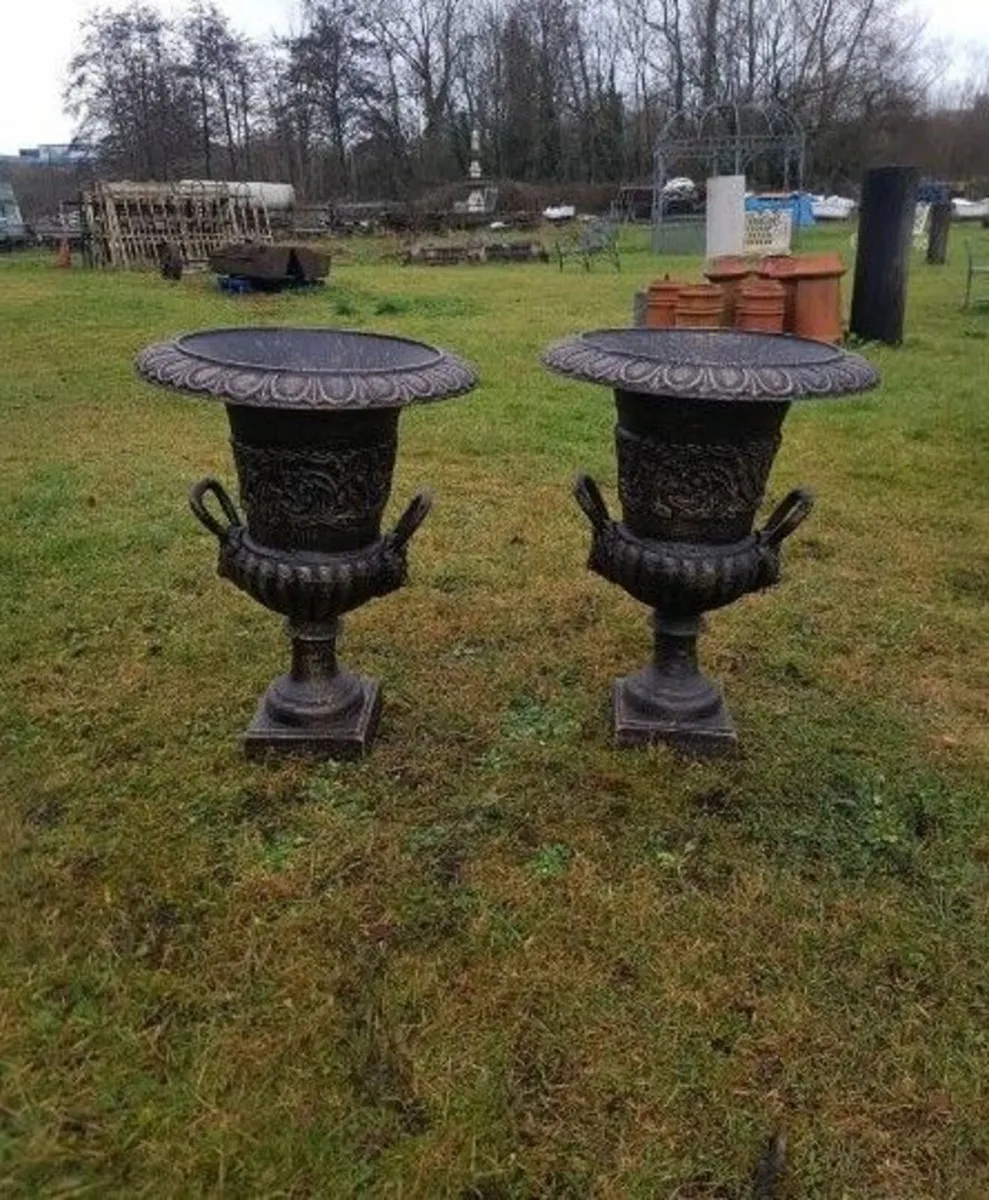 Urn 2 – D6572 - Image 1