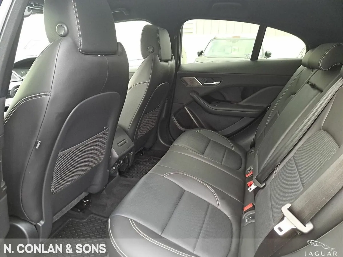 Jaguar I-Pace EV400 BLACK EDITION *MAIN JAGUAR DEA - Image 4