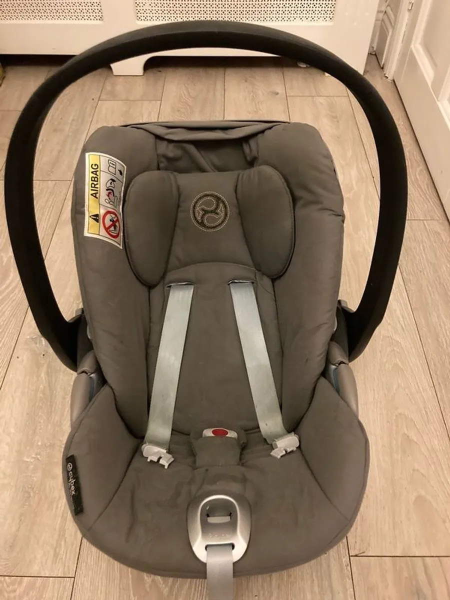 Cybex Cloud Z iSize & Isofix base (inc. Rain Cover & Newborn Insert) - Image 1