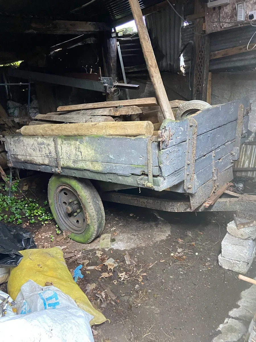 Vintage farm machinery - Image 1