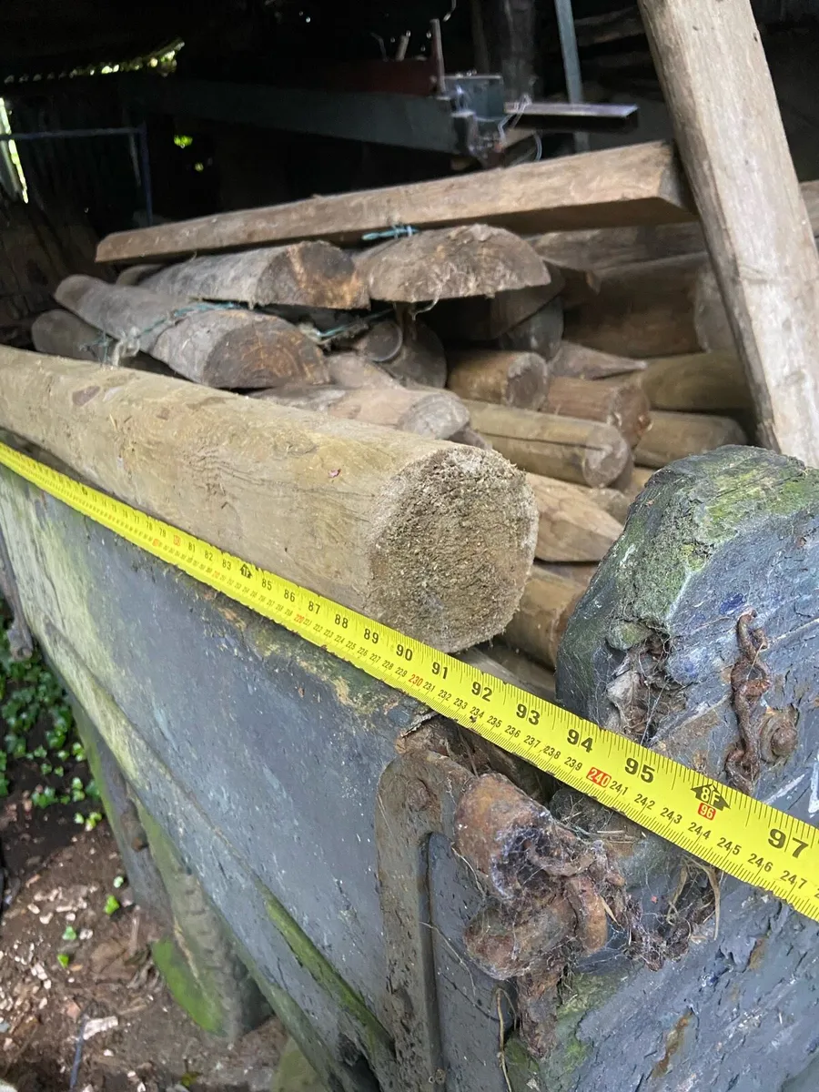 Vintage farm machinery - Image 2